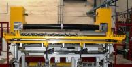 Tyre manufacturing machine with mechanical assembly for high precision tyres