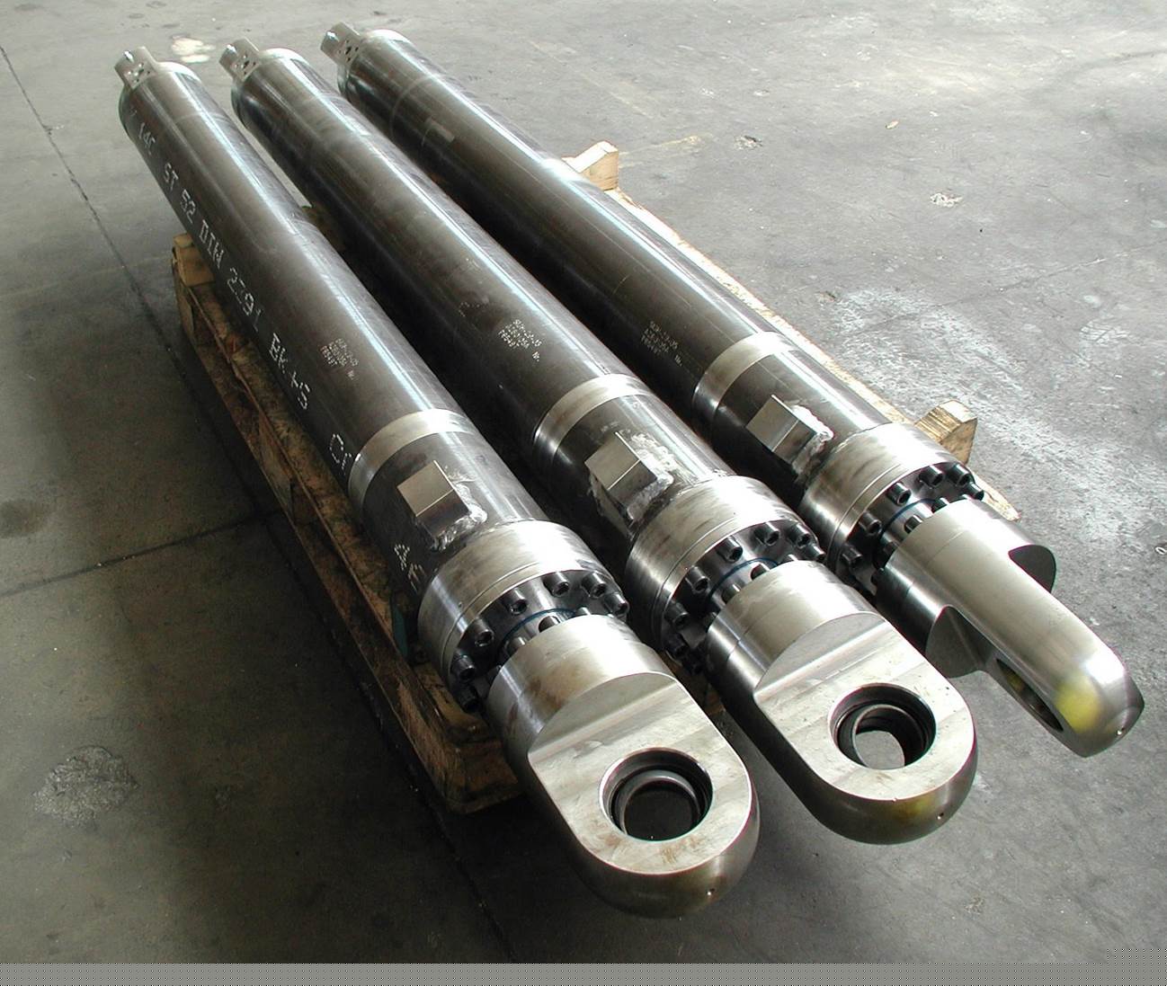 Double-acting cylinders Ø  200 mm Lg 1500 
